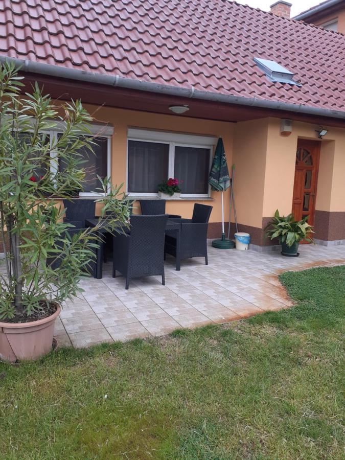 Szahara Vendeghaz Apartment Kerekegyhaza Exterior photo