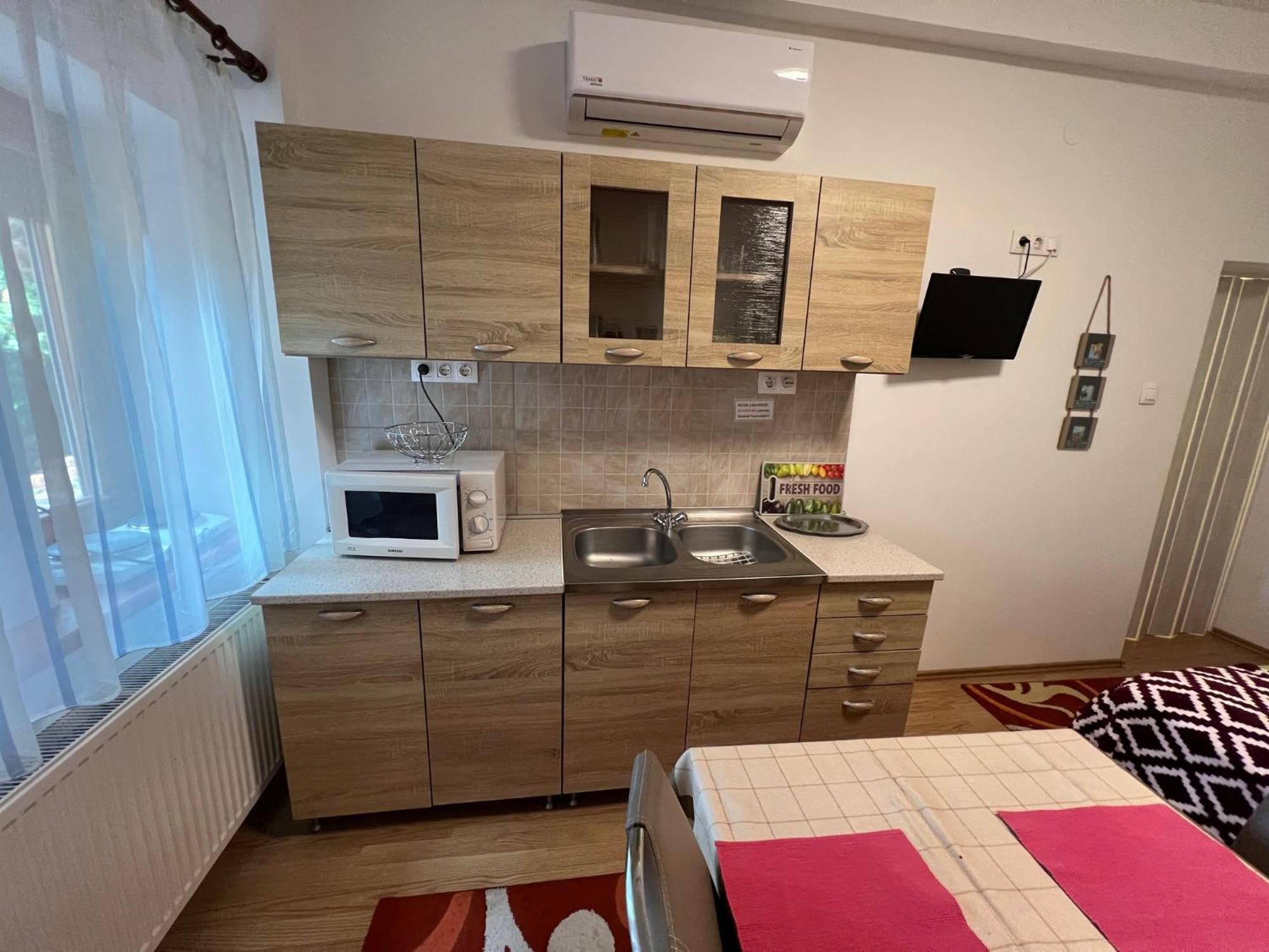 Szahara Vendeghaz Apartment Kerekegyhaza Exterior photo